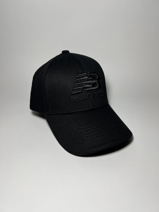 Кепка new balance чорний та білий лого