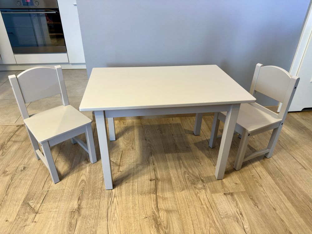 Stolik dziecięcy i 2 krzesełka Ikea SUNDVIK