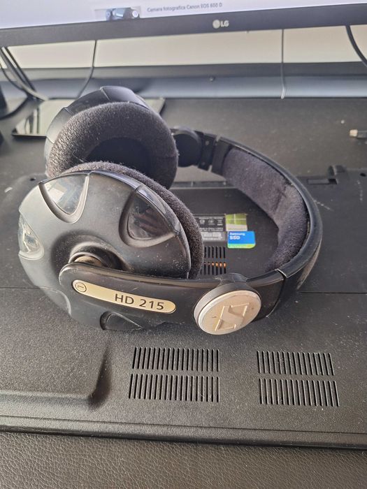 Auscultadores Sennheiser HD 215