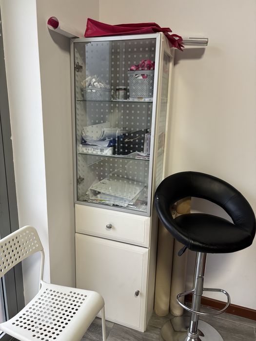 Na sprzedaz witryna kosmetyczna