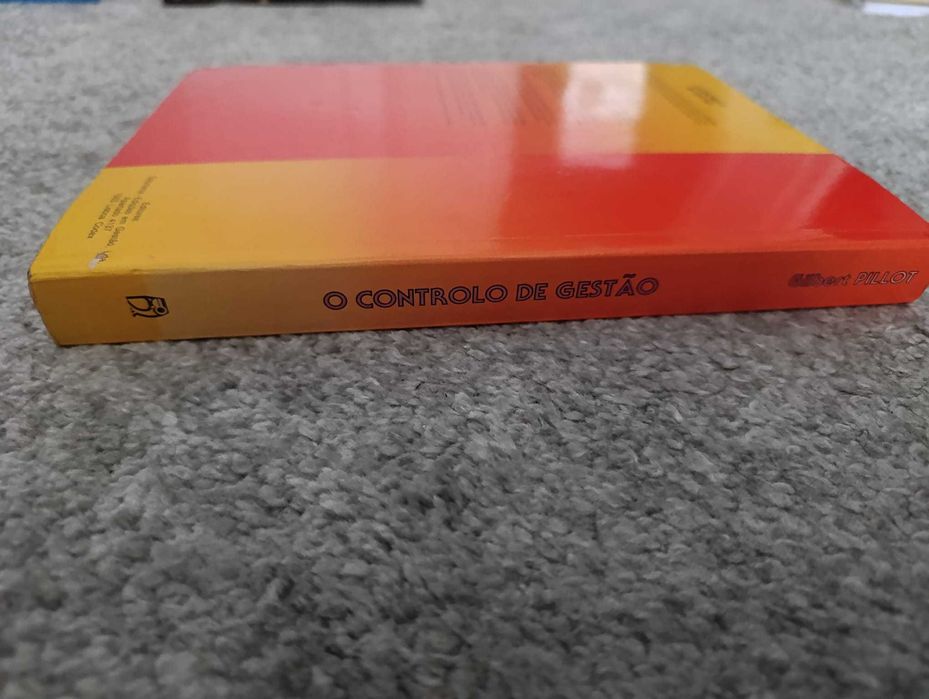 O controlo de gestão em schëmacolor –Gilbert Pillot [portes incluídos]