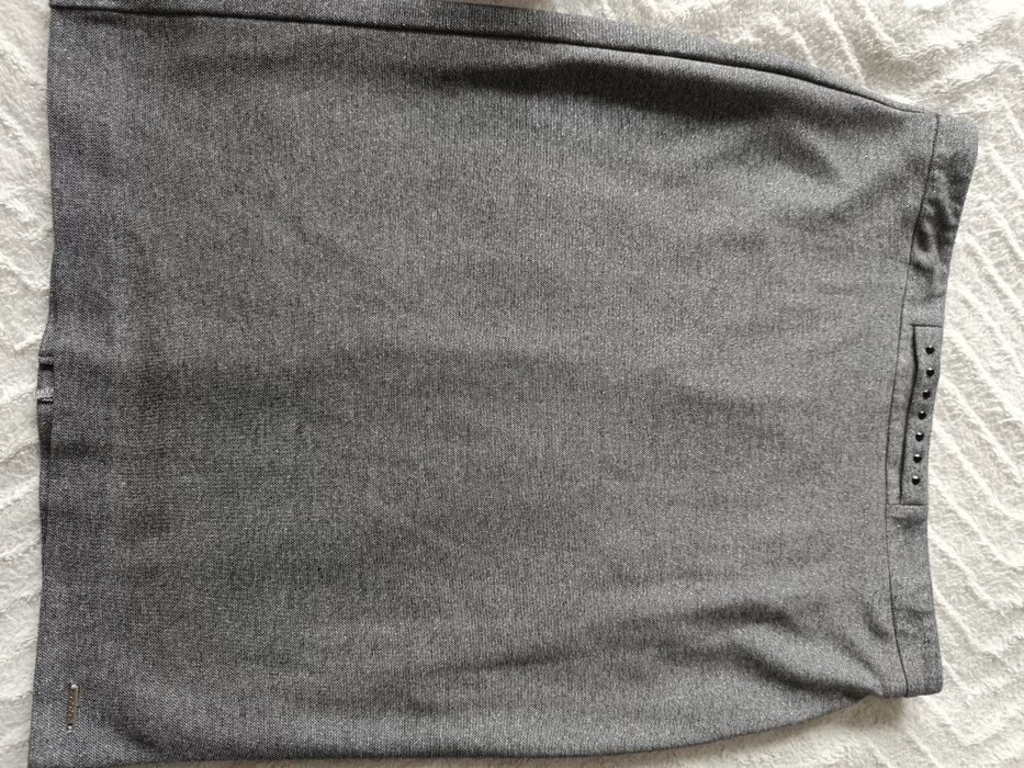 Spódnica do połowy kolana L