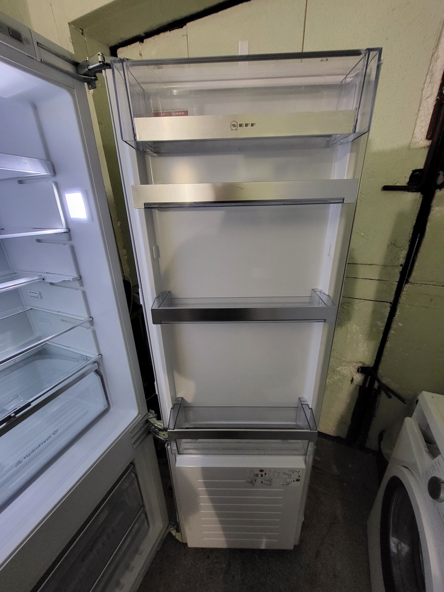 Холодильник під забудову Neff-Bosch