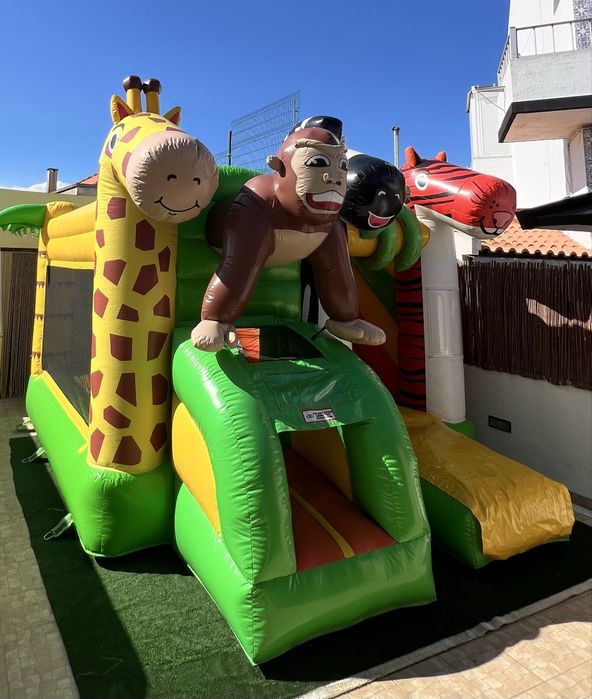 Insufláveis e trampolim — festas