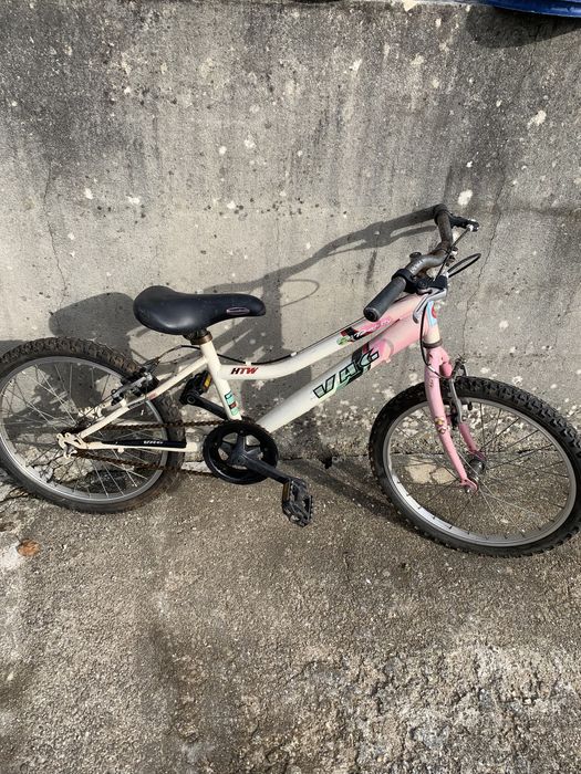 Bicicleta vinte usada de menlna