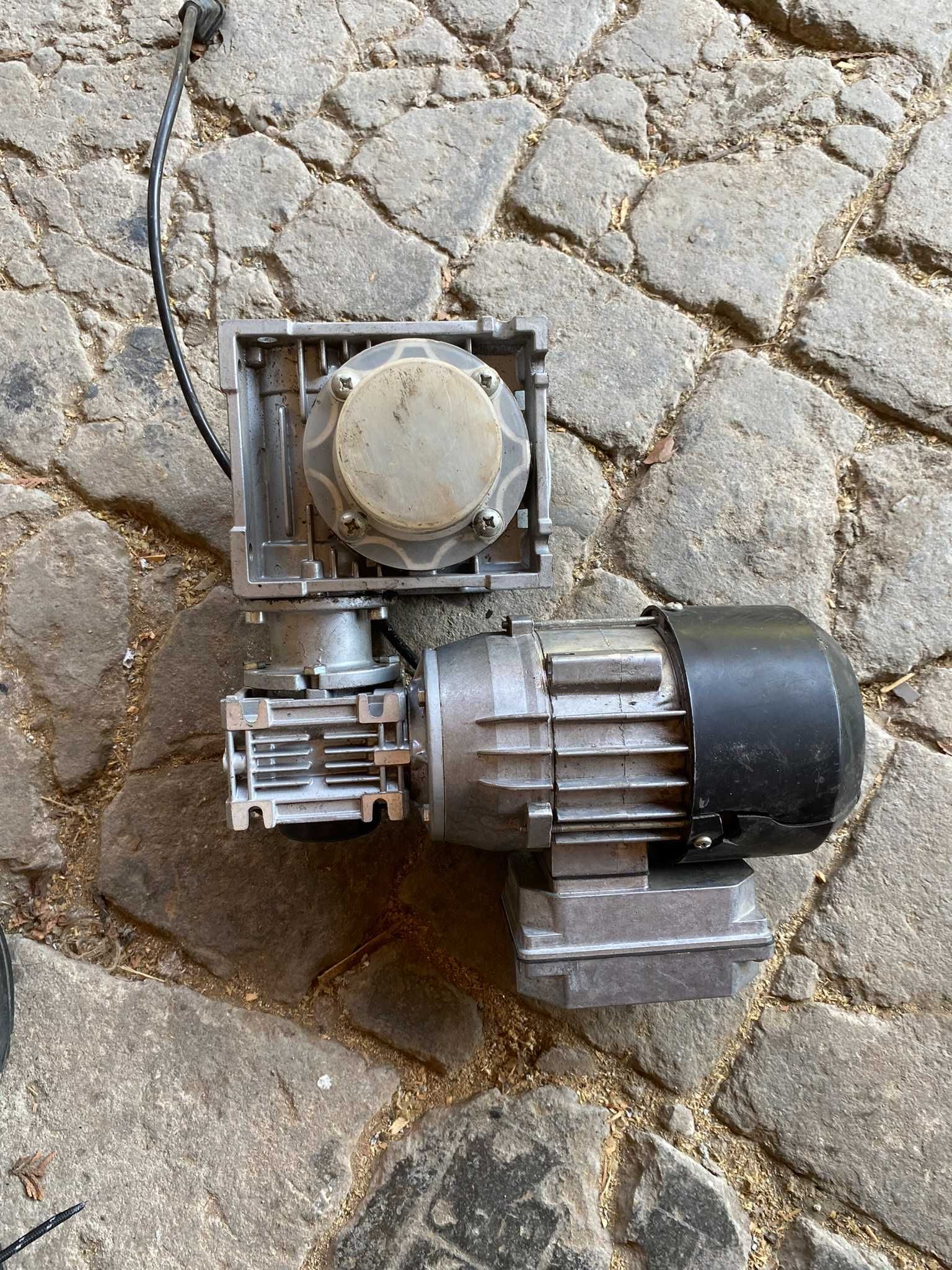 Silnik besel 0 09 kw semkh z motoreduktorem do podajnika kotła