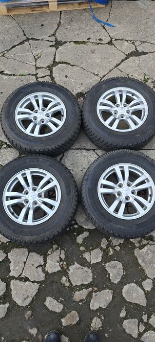 Orginalne alufelgi Mitsubishi 16" 5x114.3 z oponami zimowymi 215/70 R1