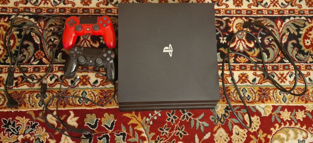 Playstation 4 Pro CUH 7216B 1TB 2 pady