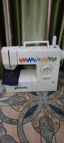 Швейная машинка Victoria
