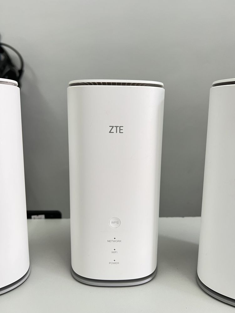 Роутер CPE Wi-Fi ZTE MC8020, 6 діапазонів, 5400 Мбіт/с