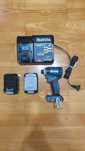 Makita zakrętarka udarowa 1/4" 40V TD001G aku, ładowarka. Nie używana
