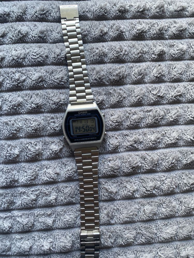 Продам вінтажний годинник casio b640w