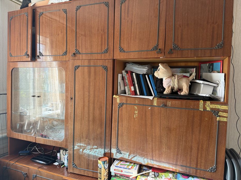 Шкаф, сервант отдам бесплатно