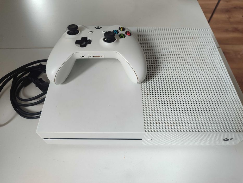 Xbox One S 1TB + PAD