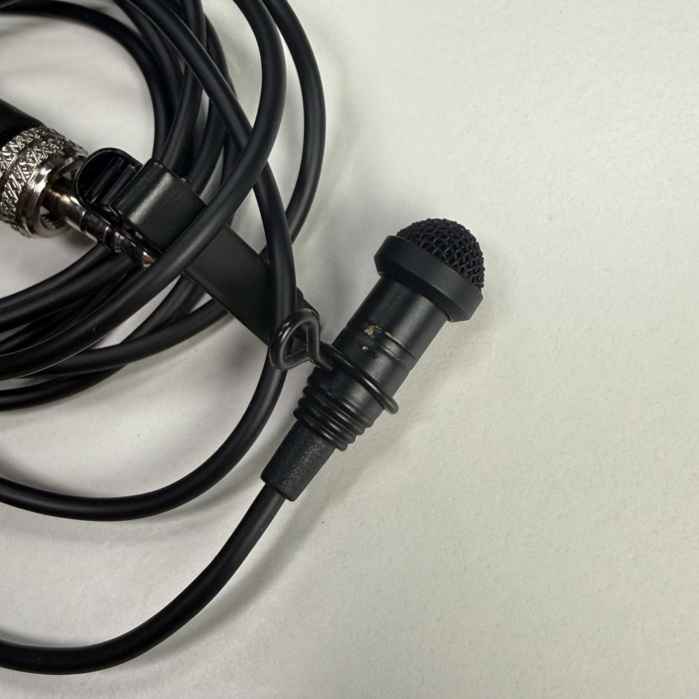 Рекордер Tascam DR-10l с петличным микрофоном