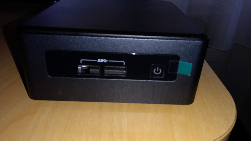 Caixa para NUC 7i7DNH