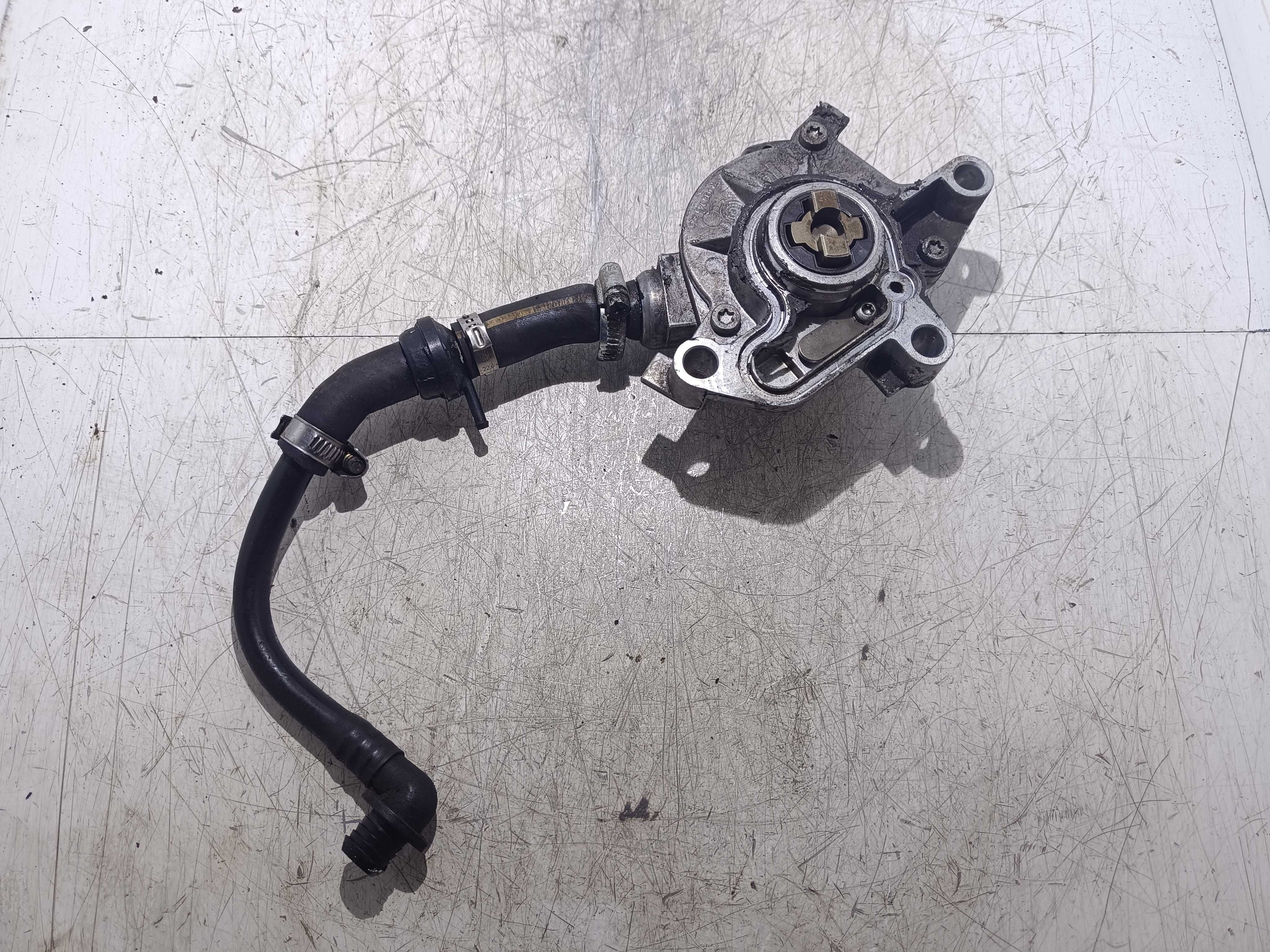 Vacum pompa PASSAT B5 2.5 TDI