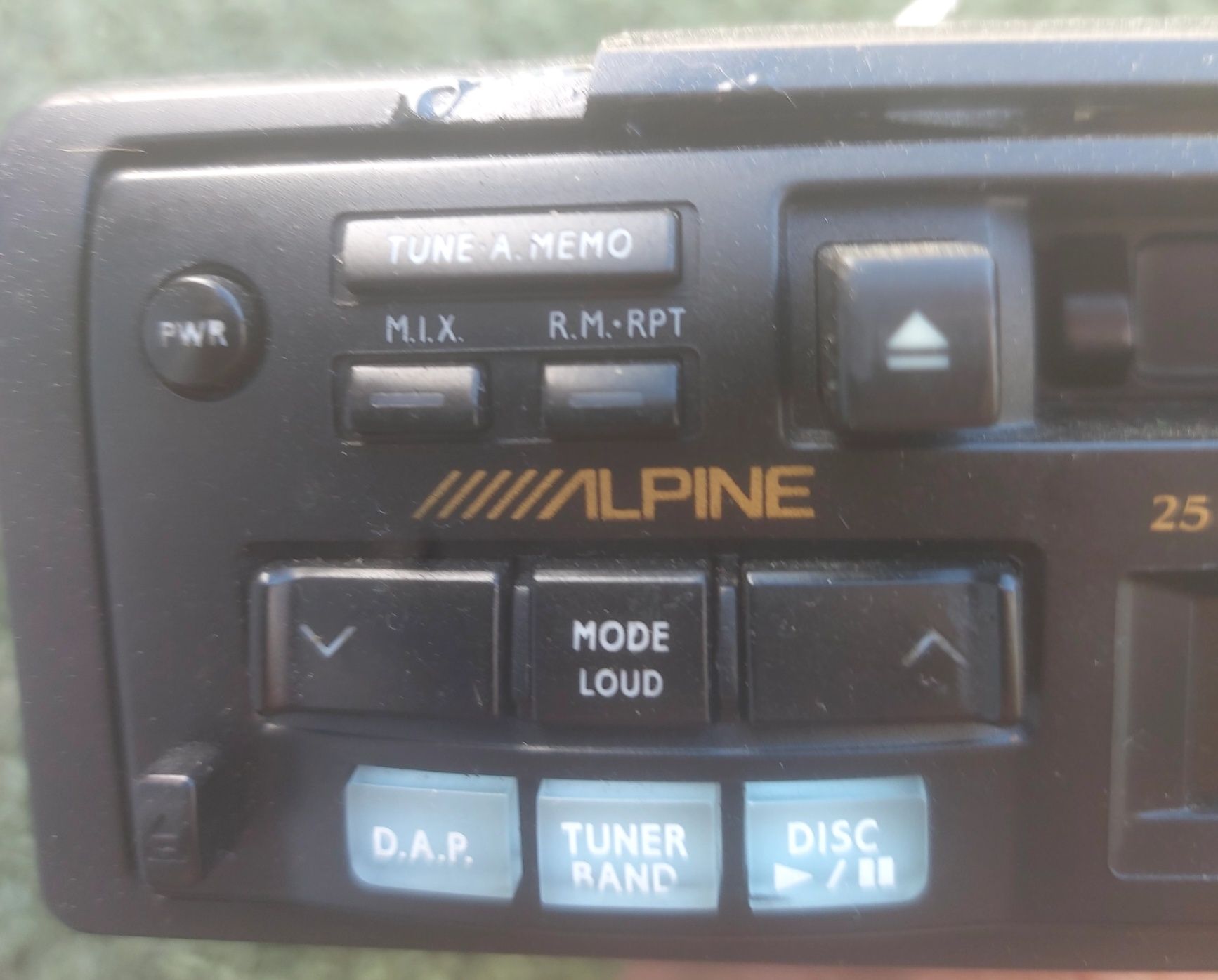 Rádio Alpine cassetes