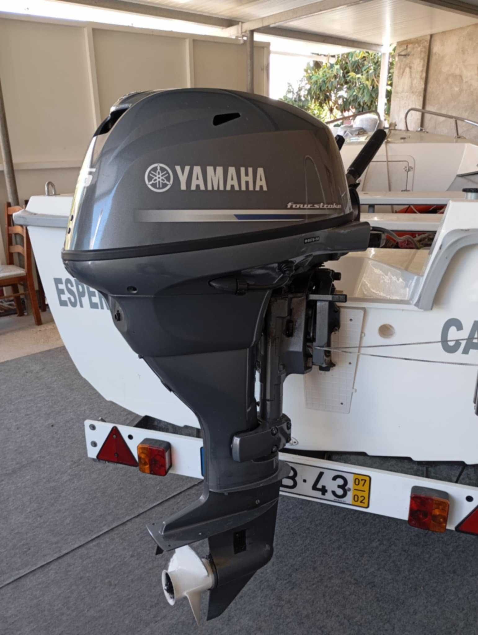Embarcação de Pesca como Nova
