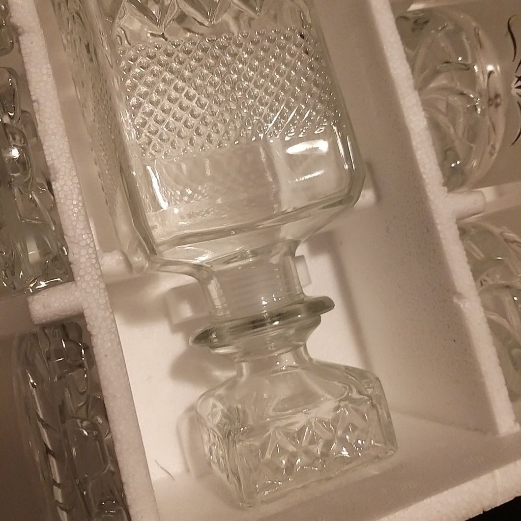 sprzedam karafka plus szklanki