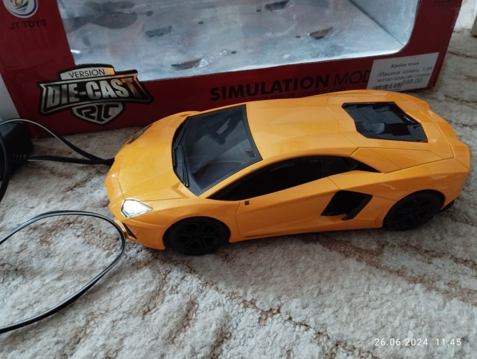 Машинка на дистанційному керуванні