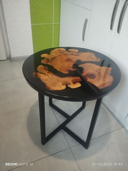 Стіл з дерева акації і епоксидної смоли