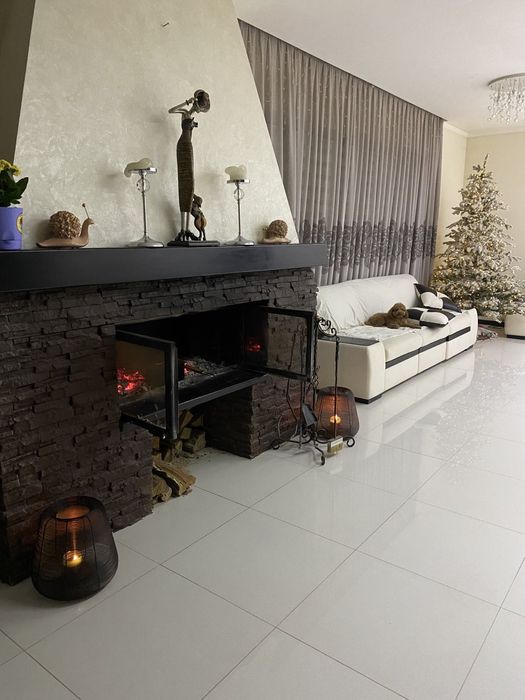 Оренда будинку з басейном новобудова