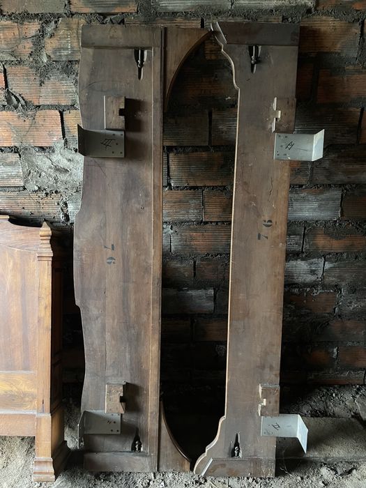 Cama individual de madeira maciça