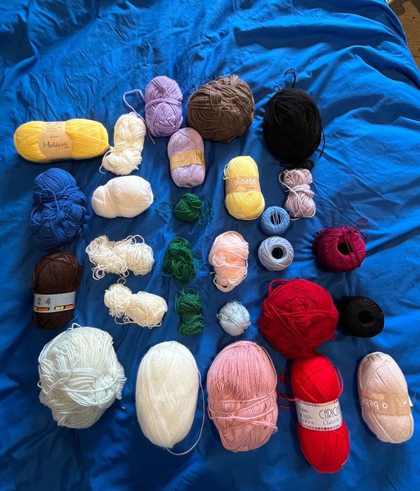 Lote de novelos de lã