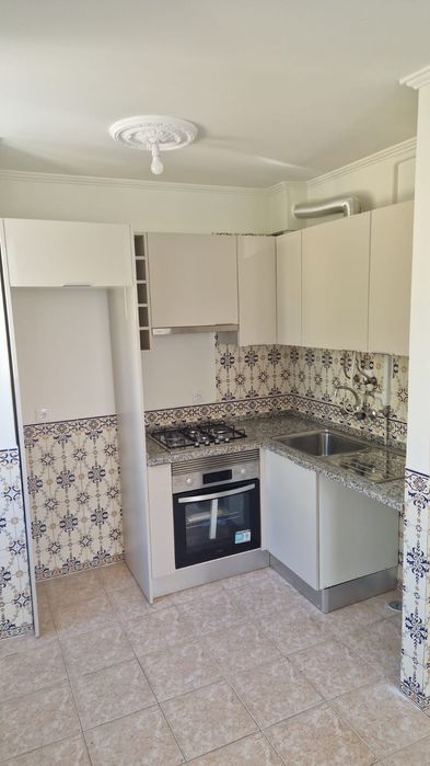 Aluga-se apartamento