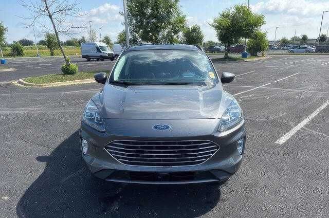 2022 Ford Escape Hybrid Titanium