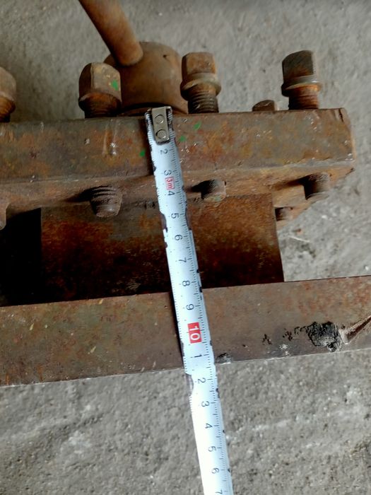 Imak nożowy tokarni