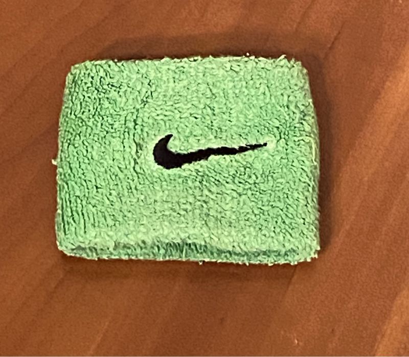 Напульсник Nike зелений