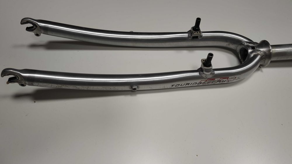 Lekki sztywny widelec aluminiowy piwoty 1 1/8" 28" 700 29" 650g