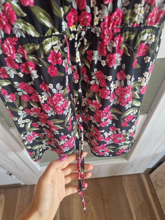 Sukienka Reserved r.xs/s piękna w kwiaty na lato