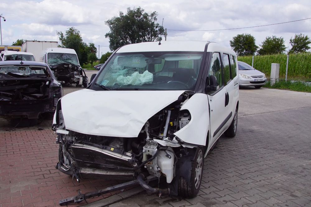 Auto na części - Fiat Doblo II Lift 1.4 T-Jet 120 KM 198A4000 M32 249 2018R Silnik Skrzynia Drzwi Szyba Zderzak Klapa Deska Kokpit Sterownik Moduł Licznik Kierownica