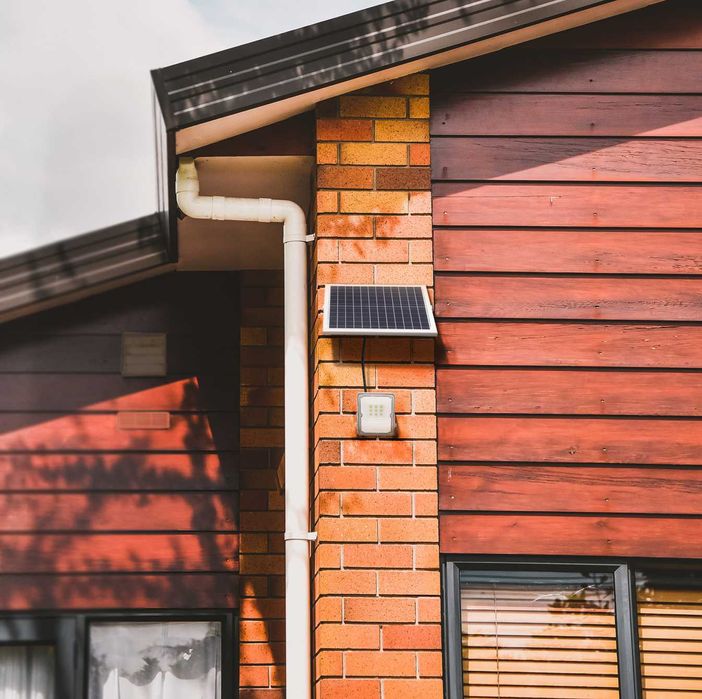 LED прожектор акумуляторний VIDEX 600Lm; Датчик руху; Сонячна панель