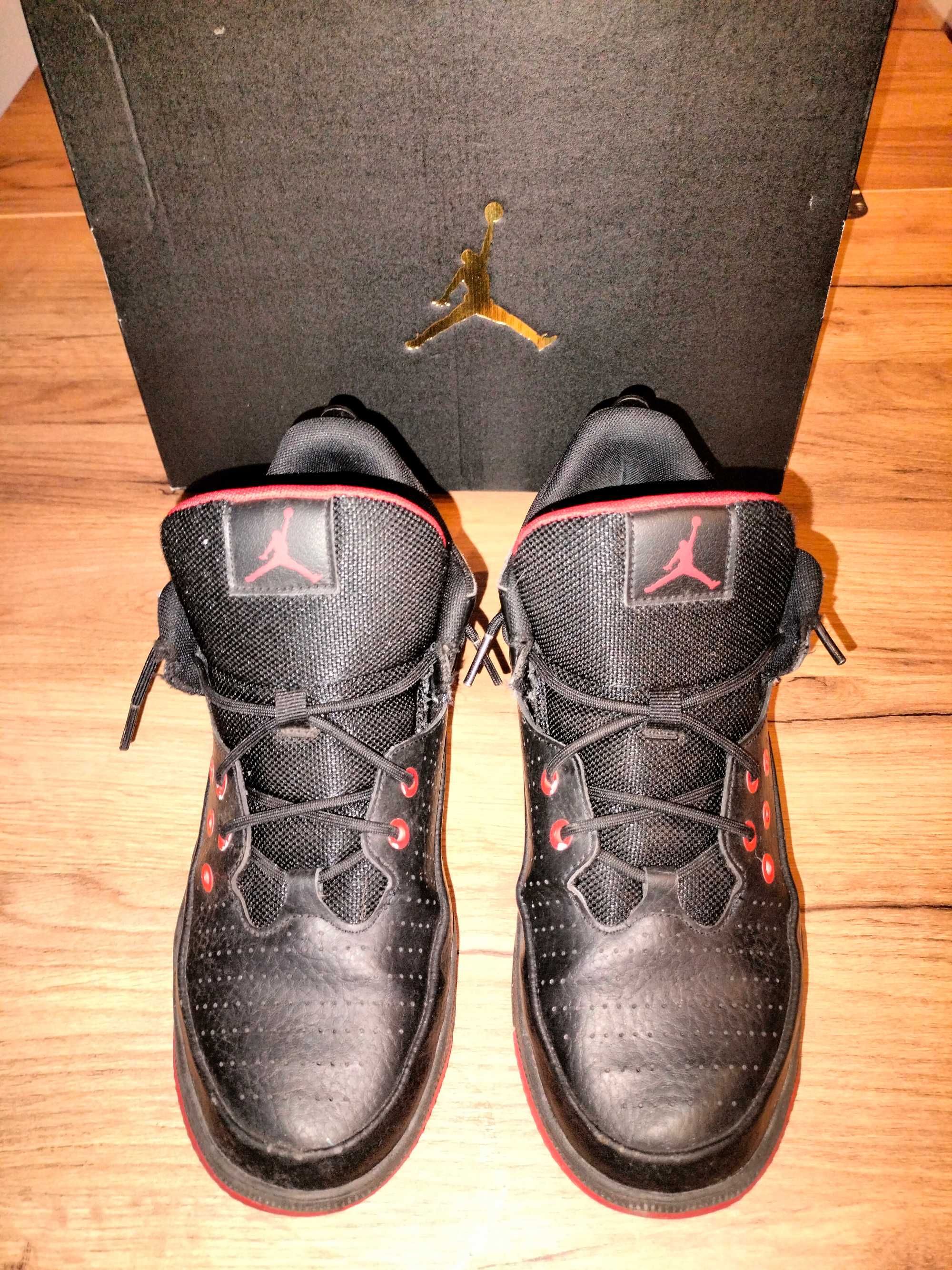 Czerwono-czarne buty Nike Jordan Max Aura 5, roz. 40