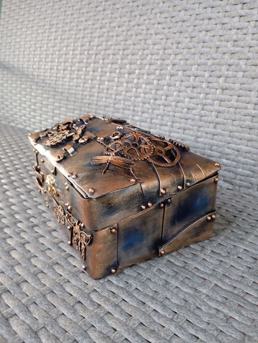 Скринька ручної роботи