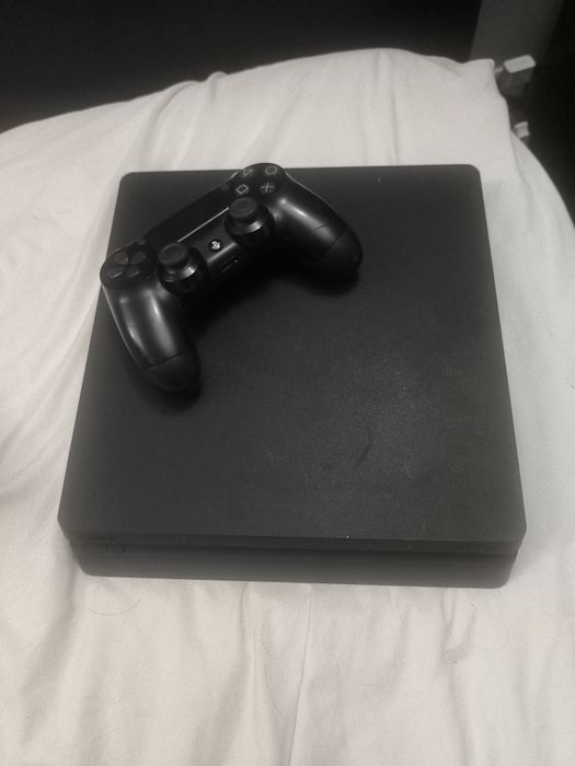 Ps4 slim 1T e um comando