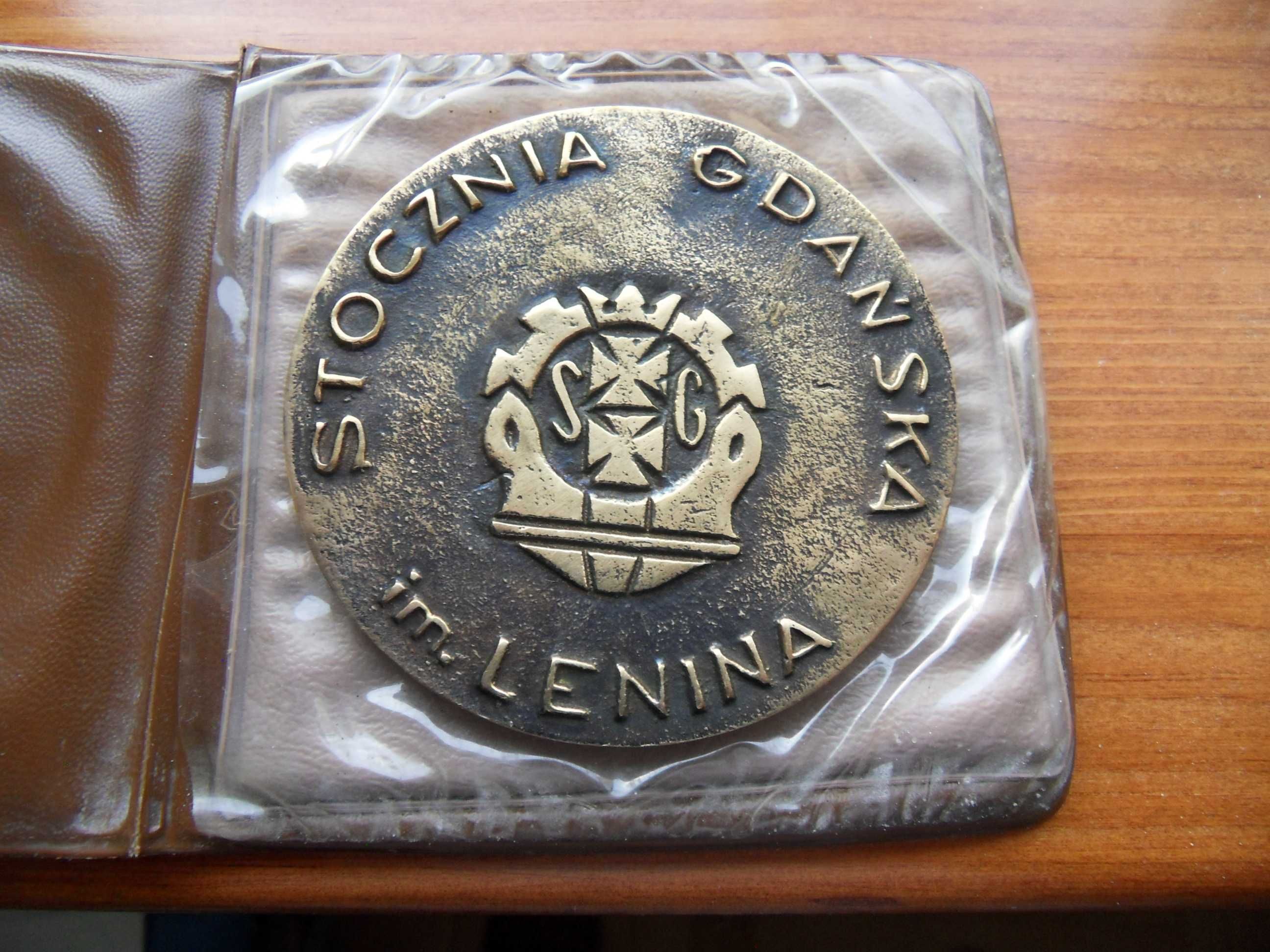 medal 900 statków Stocznia Gdańska 1947 - 1986 sygnowany w etui