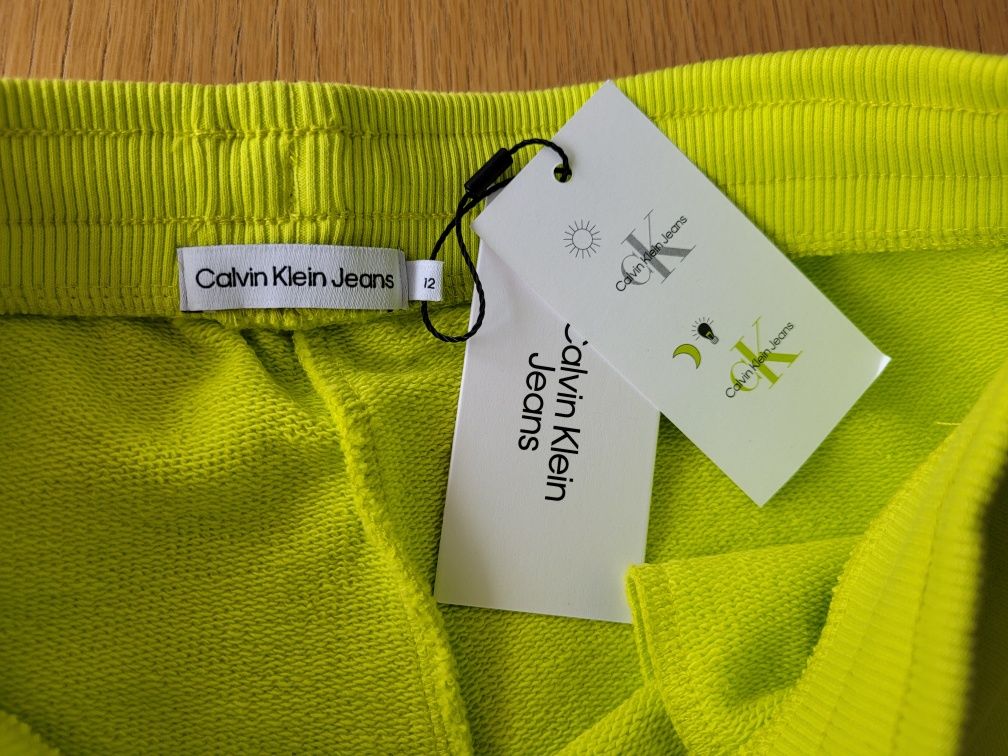 Spodenki chłopięce Calvin Klein jeans 12 152cm S fluo Glow in the Dark