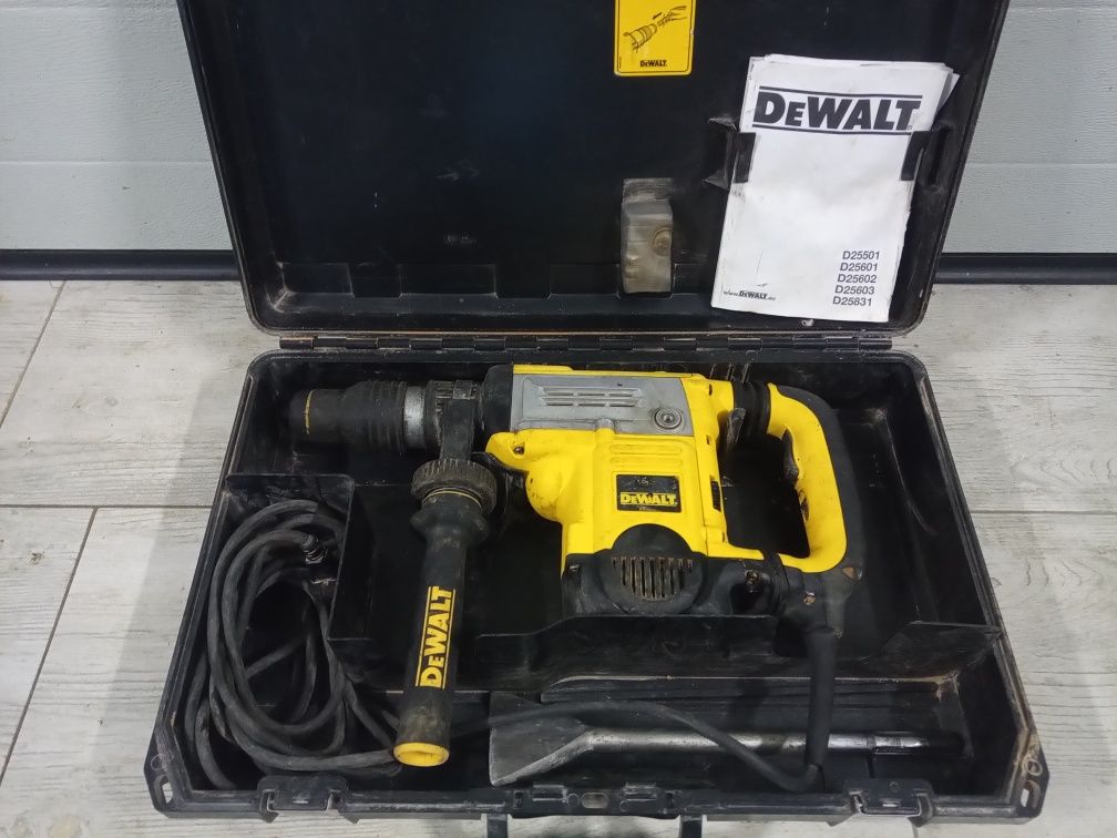 Młot udarowy, obrotowy Dewalt D25601 QS , kłująco - wiercący dłuto