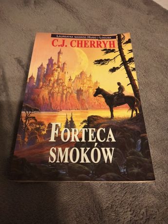 Forteca smoków C.J. Cherryh fantasy magia