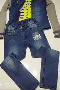 Spodnie jeansowe z napisami 8-9lat 134