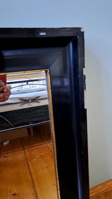 Stare lustro w pięnej ramie