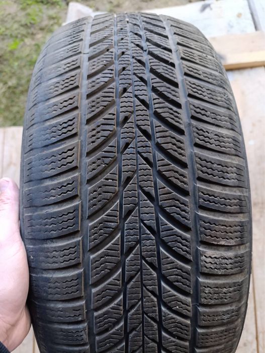 Зимові шини 235/50/18