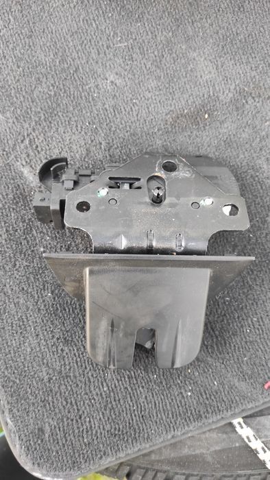 Zamek klapy Audi a4 B7 Kombi A6 C6