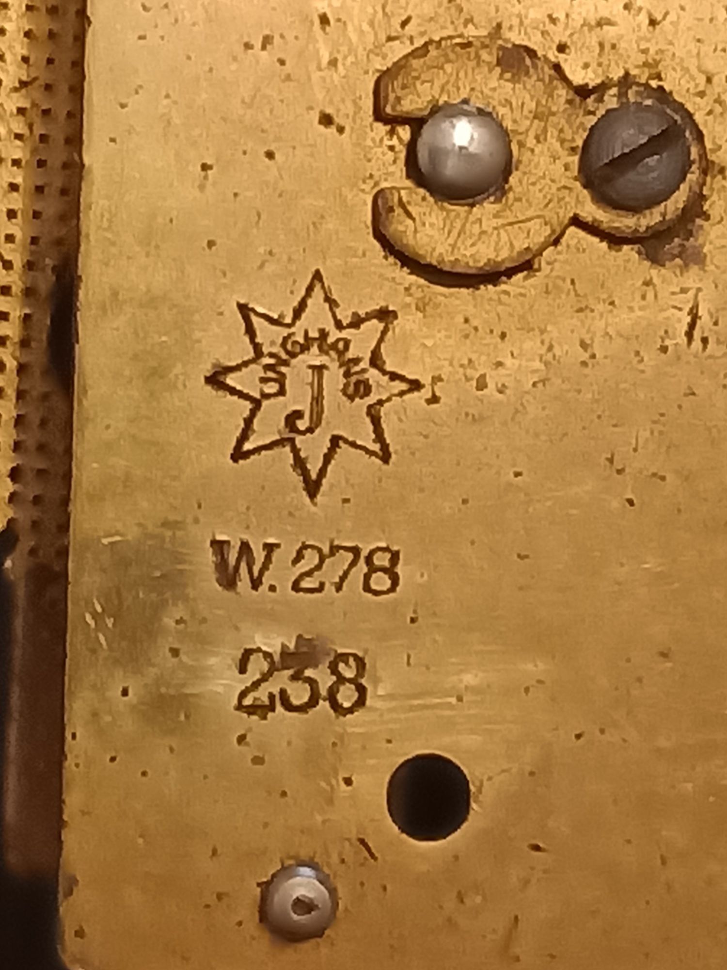 Skrzynka do zegarów mechanizmem