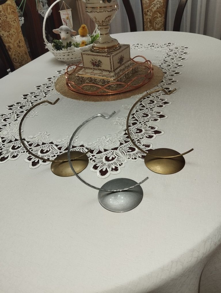 Cena za Trzy Sztuki jak Nowe Stojaki do zawieszenia .